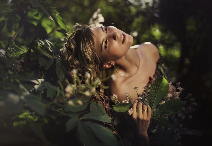 Girl-nature-plants_1920x1440 (700x482, 63Kb)