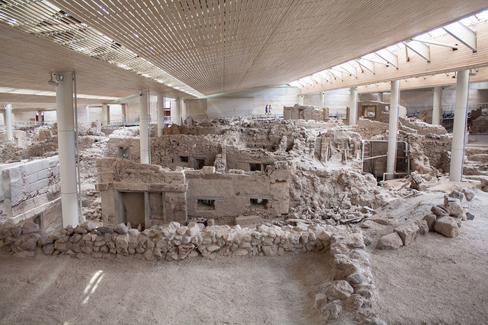 2714816_akrotriarchaeologicalsiteandredbeach (700x466, 125Kb)