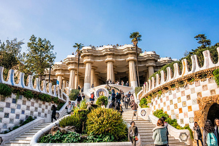 Парк Гуэль – одна из самых популярных достопримечательностей Барселоны