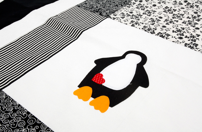 Детское одеяло в технике пэчворк с аппликацией пингвина (4) (699x458, 497Kb)