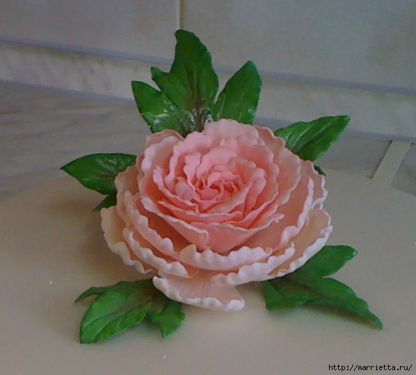 Розы из сахарной мастики домашнего приготовления (3) (598x540, 144Kb)