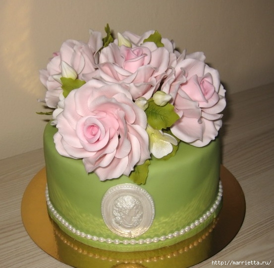 Праздничный торт с розами из сахарной мастики (8) (553x541, 153Kb)