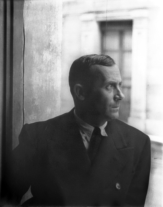 1935 Хуан Миро. Фотография К.Ван Вехтен. Июнь (549x700, 77Kb)