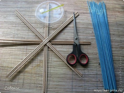 Плетение из газет. Корзинки для лука или рукоделия. Мастер-класс (37) (520x390, 139Kb)