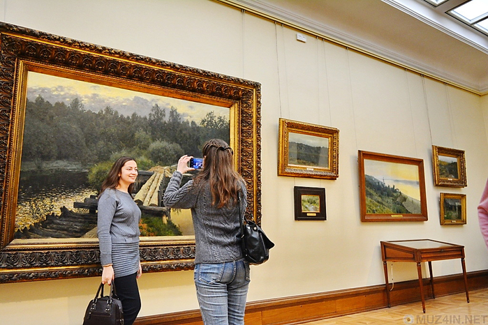 Фотографировать галерея. Зал Левитана в Третьяковской галерее. Третьяковская галерея Левитановский зал. Левитан в Третьяковке. Кувакина Елена Третьяковская галерея.