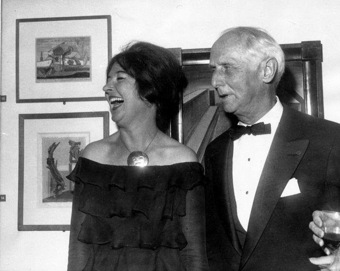  Max Ernst with his wife at the Tate gallery (2) (700x558, 106Kb)