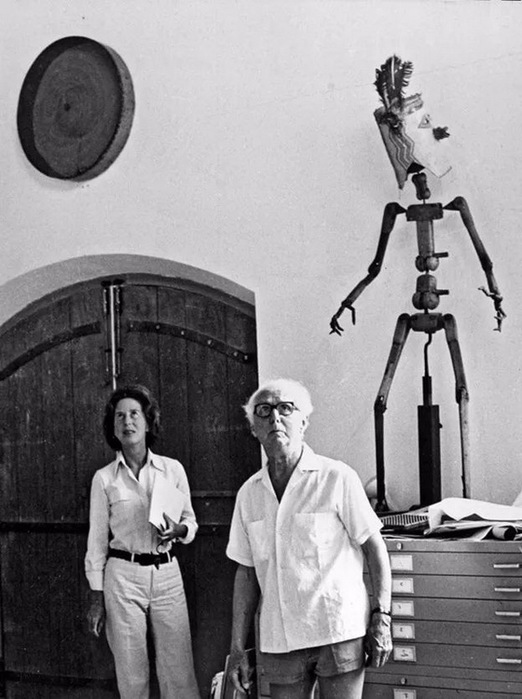 1970 Rosamond Berniers with Max Ernst in his Seillans studio (522x700, 101Kb)