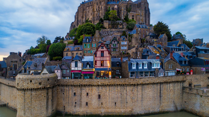 mont-saint-michel-frantsiia-doma-derevia-steny-krepost-nebo (700x393, 441Kb)