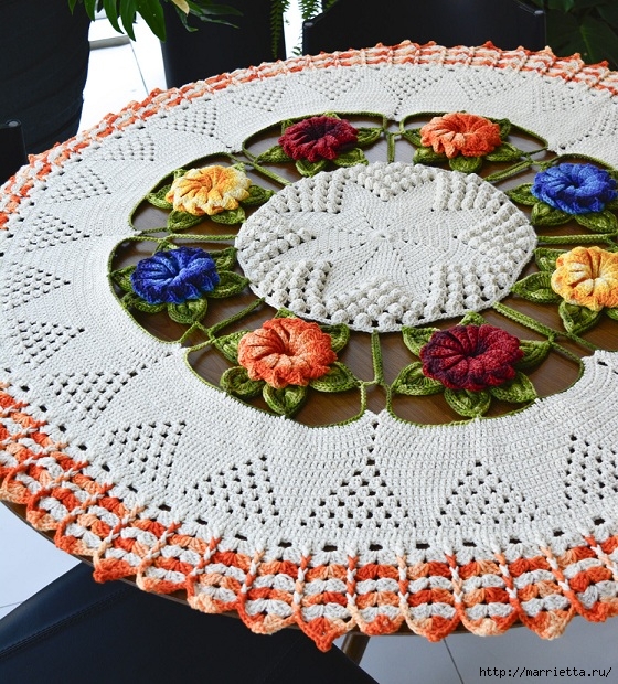 Скатерть с объемными цветами для круглого столика (2) (560x620, 371Kb)