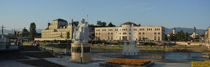 Skopje_2014_-_Museum_of_the_Macedonian_Struggle_and_National_Theatre (900x423, 39Kb)