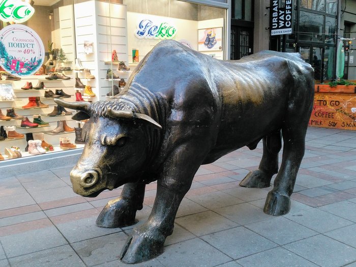 bull-statue (900x725, 96Kb)
