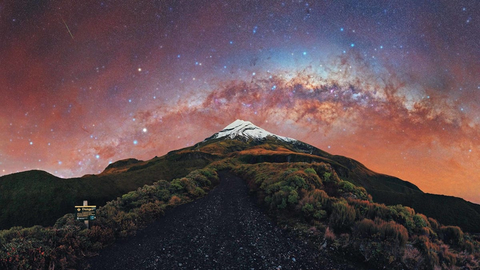 2022-Milky-Way-Photographer-Year-EvadnMckay (700x393, 306Kb)