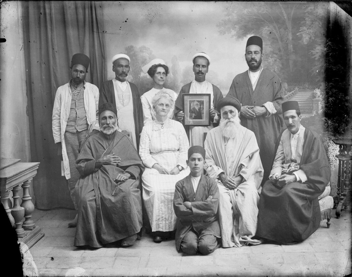 Бахаи (бахаизм, бехаизм) — монотеистическая религия, возникшая в ране в XIX веке. Её основатель Бахаулла (1817—1892) почитается как последний в ряду «явлений Бога» иран (700x549, 236Kb)