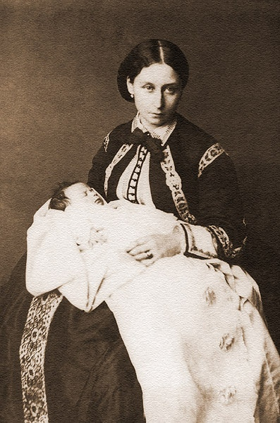 Принцесса Алиса с маленькой Эллой 1865 год (397x600, 193Kb)