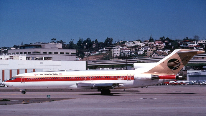 -727-224Continental Airlines (700x396, 303Kb)