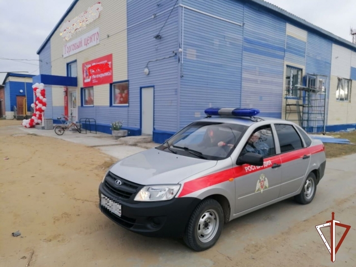 7290319_Rosgvardiya_po_goryachim_sledam_raskrila_dve_kraji_na_obektah_torgovli_v_Ugre (700x525, 226Kb)