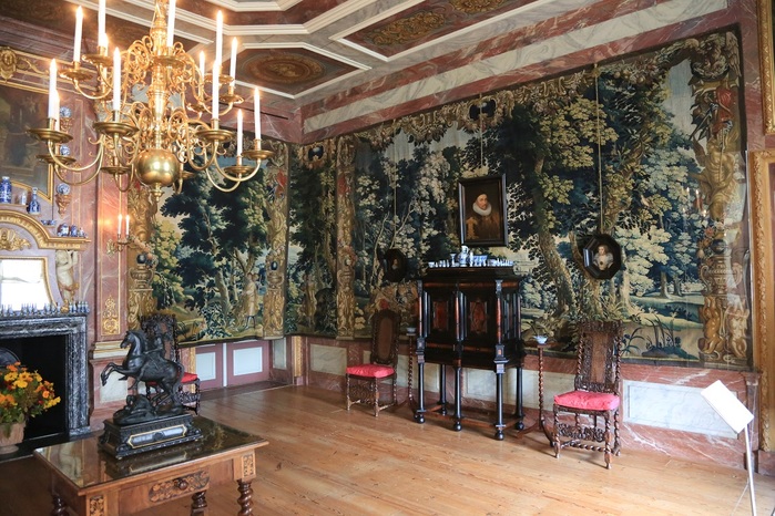 Paleis_Het_Loo_-_old_diningroom_20120912-1 (900x666, 173Kb)