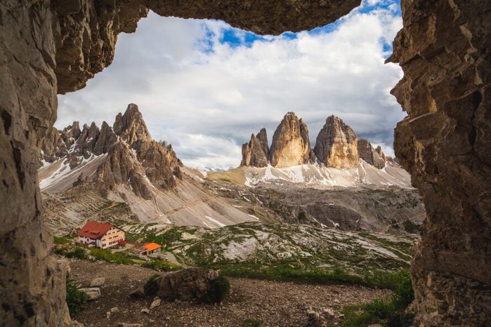 grotta-vista-sulle-Tre-Cime-di-Lavaredo-890x593 (1000x766, 78Kb)