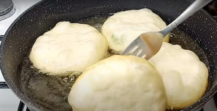 Пирожки с луком и яйцом на картофельном тесте3 (700x357, 206Kb)