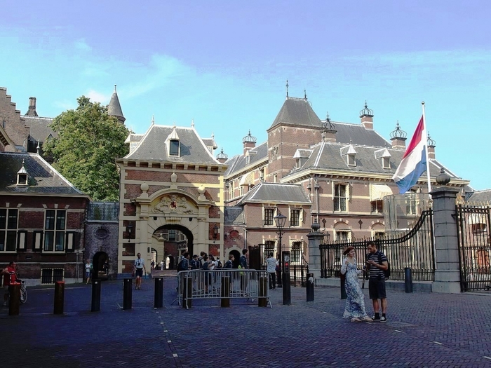 5153342_Binnenhof__Centrum__The_Hague_20388176980 (700x525, 281Kb)