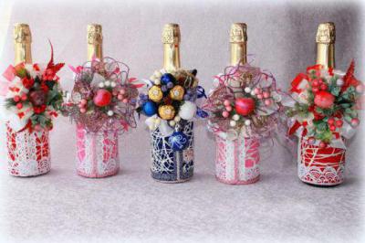 Бутылка шампанского, украшенная конфетами: готовим вкусный подарок для друзей и родных