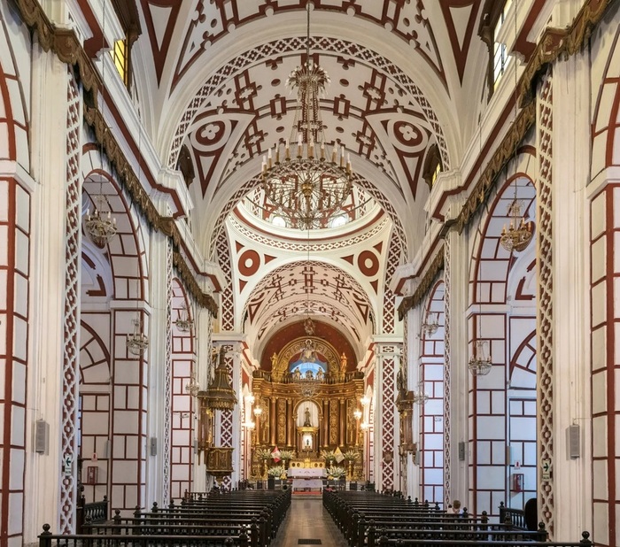 Basílica-y-Convento-de-San-Francisco-de-Lima-Perú (900x818, 212Kb)