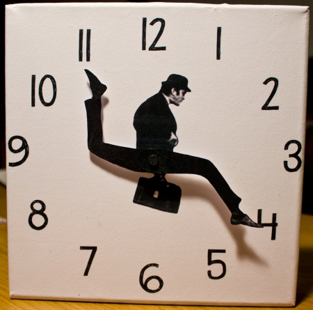 Настенные часы со стрелками-ногами Джона Клиза (21) (450x445, 182Kb)