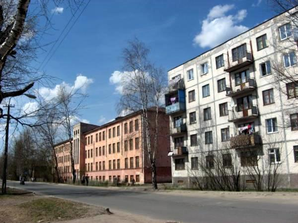 0 0 Общеобразовательная школа и жилой дом советской постройки (600x450, 186Kb)