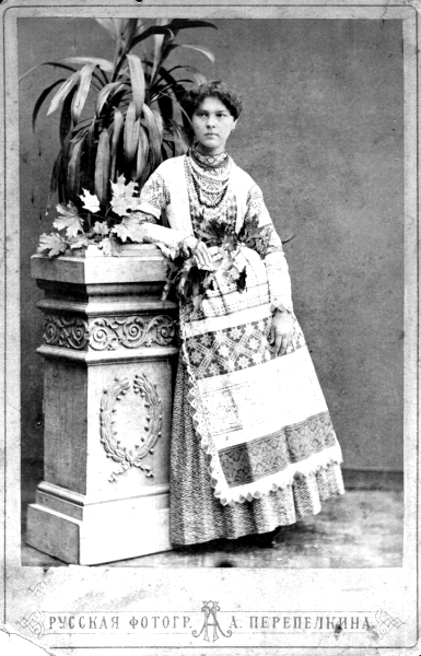  оссия Девушка из Чухломы, Костромской губернии, 1884 год (385x600, 174Kb)