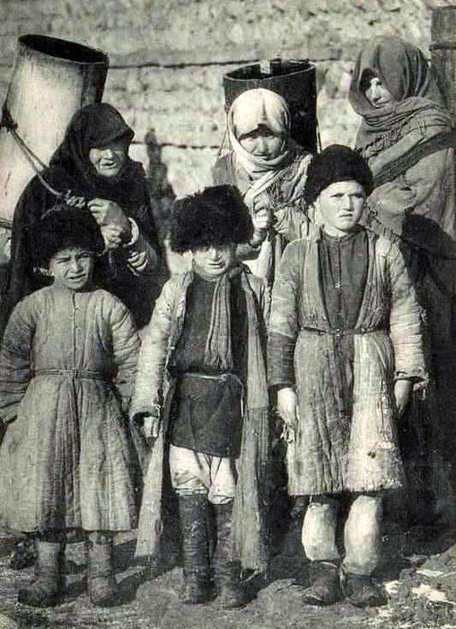  оссия Осетинские женщины и дети 1884 год (508x700, 362Kb)
