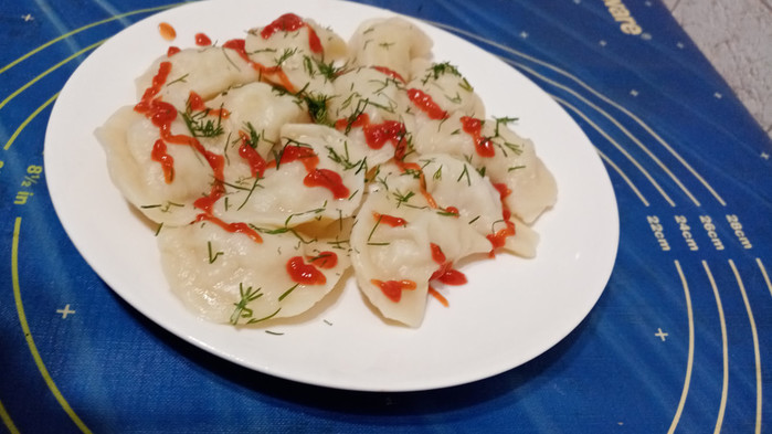dumplings with ketchup (700x393, 85Kb)