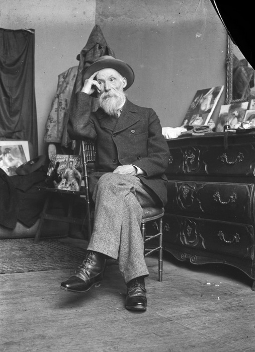  1892 Renoir assis dans son atelier à Paris (507x700, 99Kb)