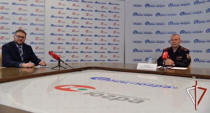 7290319_V_Ugre_sostoyalas_itogovaya_presskonferenciya_nachalnika_territorialnogo_ypravleniya_Rosgvardii (700x376, 48Kb)