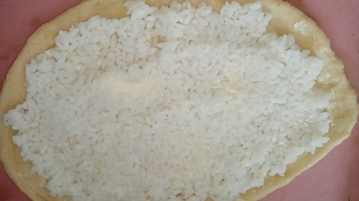 put rice on the dough (700x393, 216Kb)