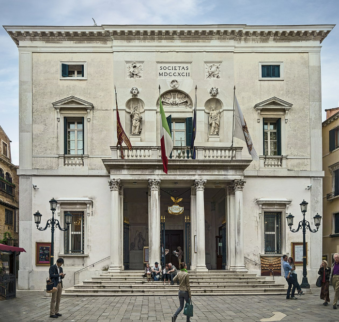 Teatro_La_Fenice_(Venice)_-_Facade (700x665, 509Kb)