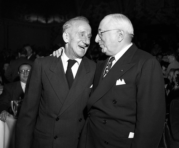 Mayer.Jimmy_Durante_and_Louis_B._Mayer_in_Los_Angeles,_Calif,_1948 (700x579, 208Kb)