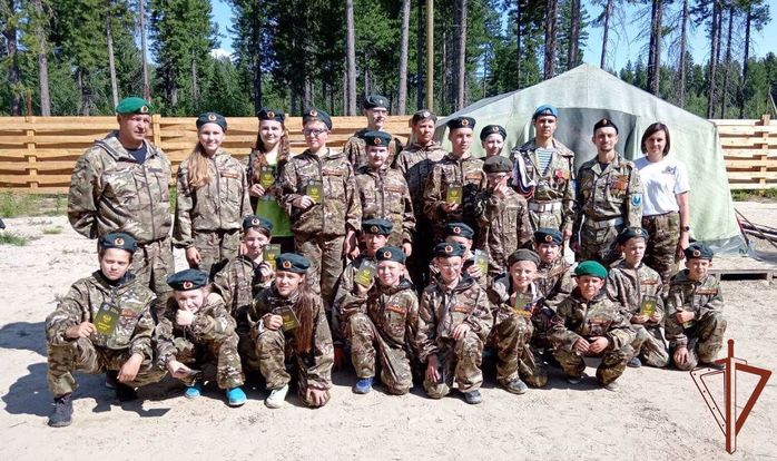 7290319_V_Ugre_sostoyalis_voennopatrioticheskie_meropriyatiya_v_ramkah_vserossiiskogo_vedomstvennogo_proekta_Kanikyli_s_Rosgvardiei (700x414, 104Kb)
