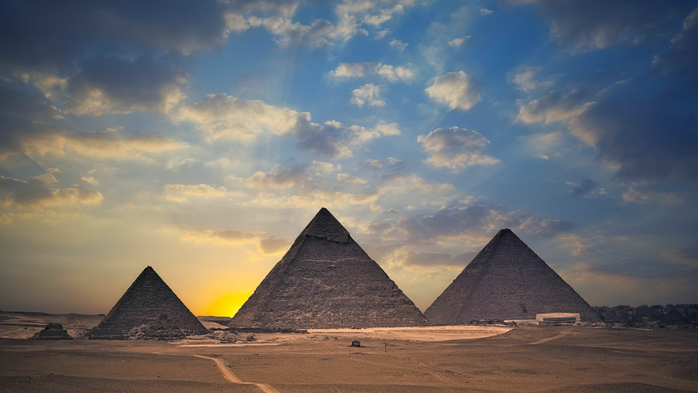 the-great-pyramids-of-giza-wallpaper-for-3840x2160-4k-136-441 (700x393, 257Kb)