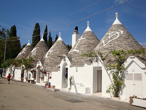 640px-Alberobello_trulli (500x375, 90Kb)