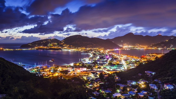 Dutch Antilles cityscape at the Great Salt Pond, Philipsburg, Sint Maarten, Caribbean (700x393, 347Kb)