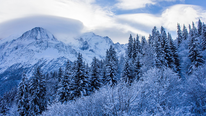 Les Houches in the Chamonix Valley and Mont Blanc, France (700x393, 450Kb)