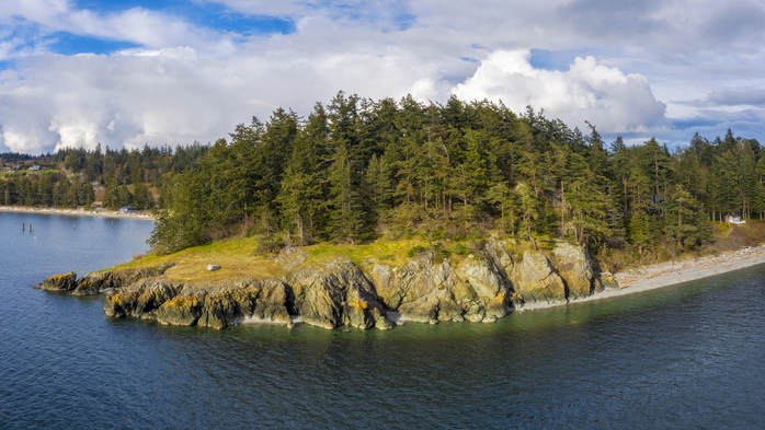 Lover's Bluff on Lummi Island, Whatcom County, Washington state, USA (700x393, 374Kb)