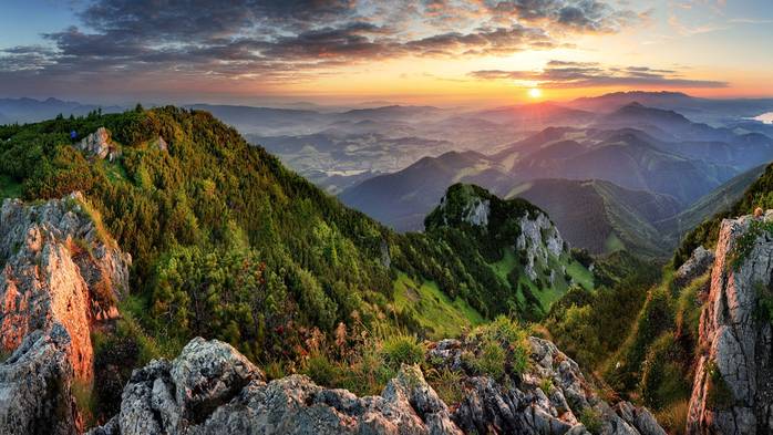 Mountain valley during summer sunrise view from Veľký Choč, Slovakia (700x393, 435Kb)