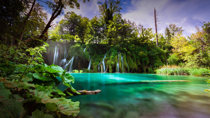 Natural park with waterfalls and turquoise water, Plitvice Lakes, Croatia (700x393, 432Kb)