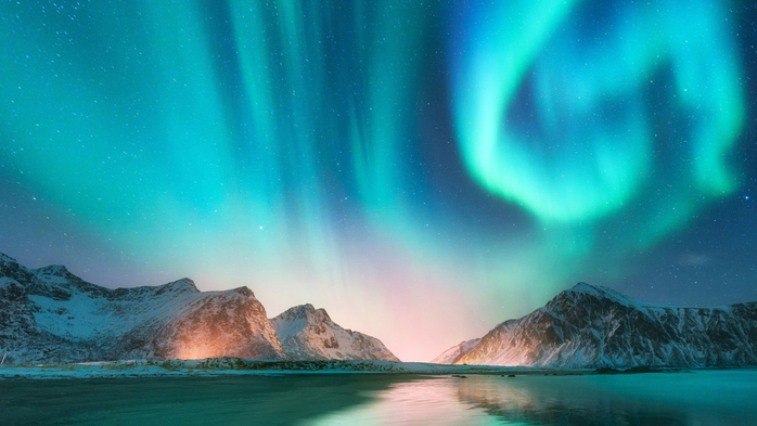 Night winter landscape, starry sky polar lights, aurora borealis in Lofoten islands, Norway (700x393, 293Kb)
