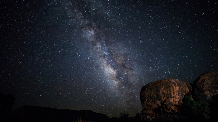 Milky Way near Toroweap Campground, North Rim, Grand Canyon National Park, Arizona, USA (700x393, 271Kb)