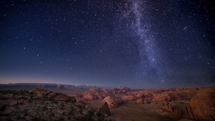 Milky Way over Arizona Desert Mesas, Monument Valley, Kayenta, Arizona, USA (700x393, 255Kb)