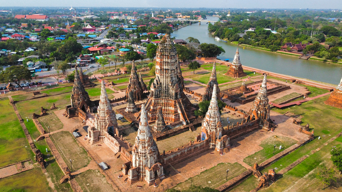 Wat_Chaiwatthanaram_by_drone (700x393, 466Kb)