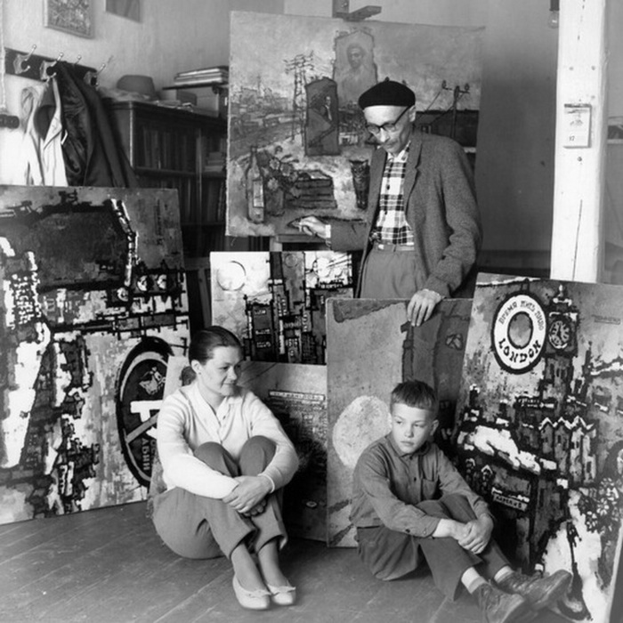 1962 Left to right Valentina Kropivnitskaya, Oscar Rabin, with their son Alexander Rabin, 1962. Photo by Ida Kar  NPG, London (700x700, 154Kb)