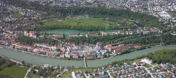 Aerial_image_of_Burghausen (900x512, 93Kb)